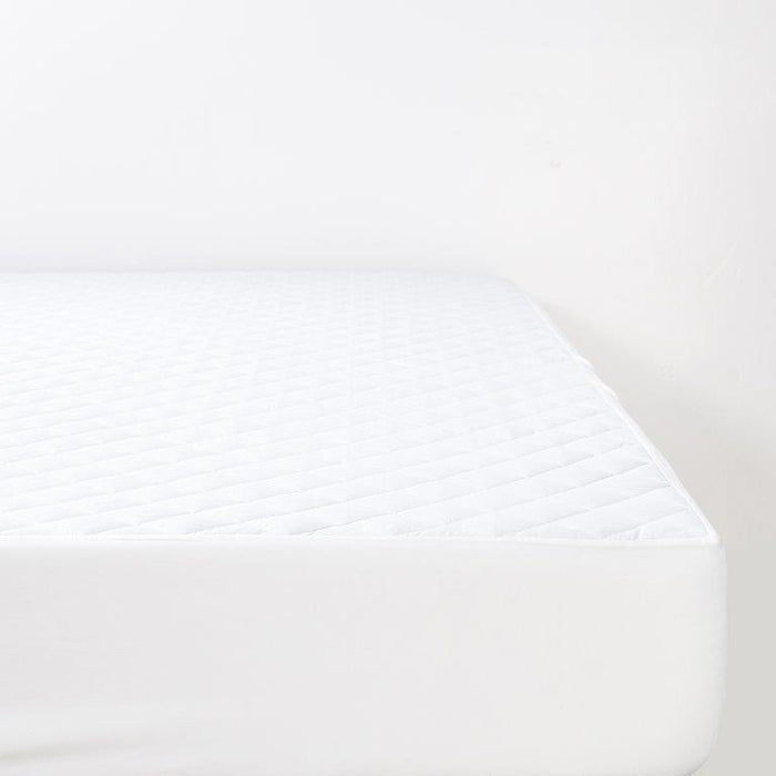 Signature Exceed Down Hotel Collection Mattress Protector